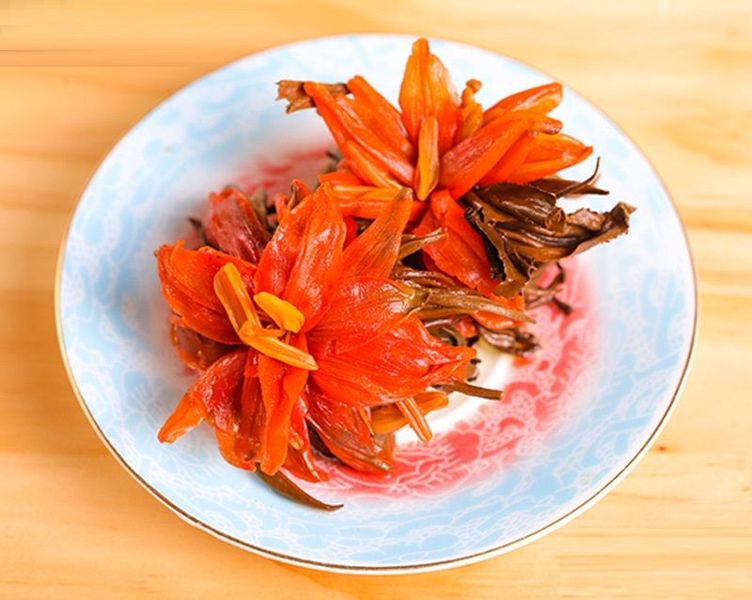 В'язаний чай Яйце дракона з лілією Dragon Ball Dian Hong Gongfu медовий аромат 5шт по 6г, Китай id_8240 фото